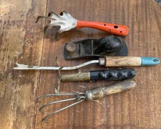059 vintagegardenhandtoolsandsmallwood