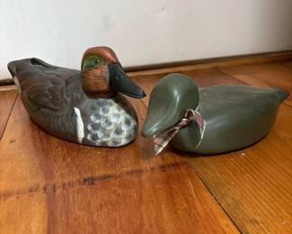 082 pairofdecorativeduckdecoys