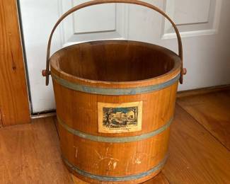 083 woodenbucketwithswinghandleandwint