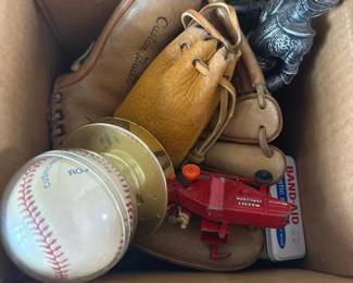 172 assortedvintagetoyssignedbaseballgl