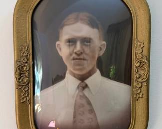 Antique Style Ornate Gold-Tone Picture Frame with Black & White Portrait Photograph