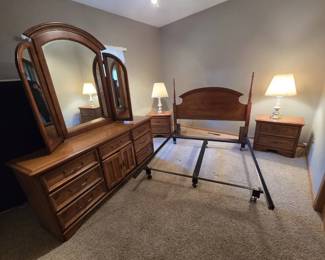  01 Traditional Wood Bedroom Set  Queen Bed, TripleMirror Dres