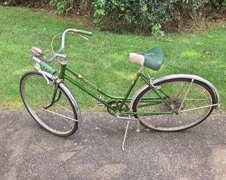 Classic Schwinn Collegiate 5speed Bicycle in Campus Green w Steel Frame and Upright Handlebars