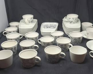 Large 40Piece Collection of Vintage Arabia Finland Tableware, Many in the Emilia Pattern