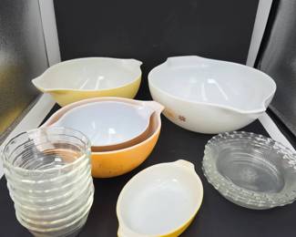 Assorted 17Piece Lot of Vintage Pyrex Mixing Bowls, Baking Dishes, Serving Bowls, Casserole Dish