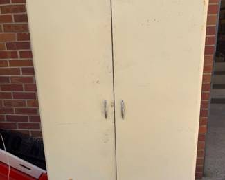 Metal storage cabinet 