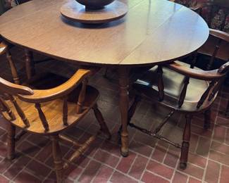 Kitchen table and 6 chairs 