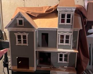 Large doll house 