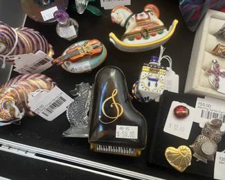 (A) Royal Crown Derby Cat, (B) Royal Crown Derby Cat, Swarovski Siamese Fish