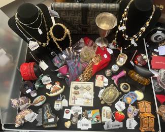 14k Lace Mesh Necklace, Vtg Fendi Zucca Purse, (A) Royal Crown Derby Cat, (B) Royal Crown Derby Cat, Swarovski Siamese Fish