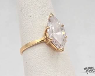 710  14kt Gold Ring with SemiPrecious Stone