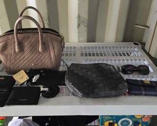 4118  Womens Purse and Wallets