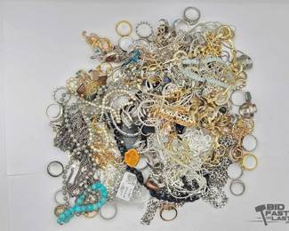 1014  Costume Jewelry Lot  Mixed Rings, Chains, Necklaces, Bracelets  Beads