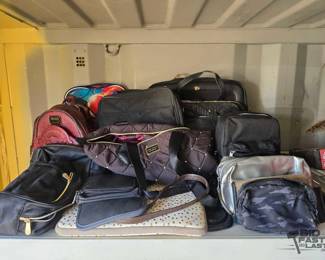 2800  Backpacks and Purses