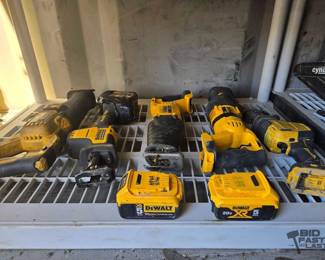 2808  DeWalt Reciprocating Saws and Batteries