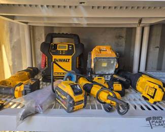 2806  DeWalt Power Tools