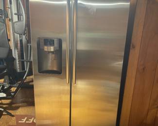 Samsung Refrig $300