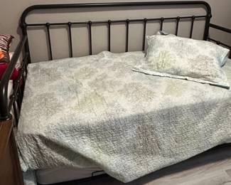 Metal Daybed with Trundle