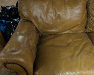 Traditional ChesterfieldStyle Leather Sofa third image