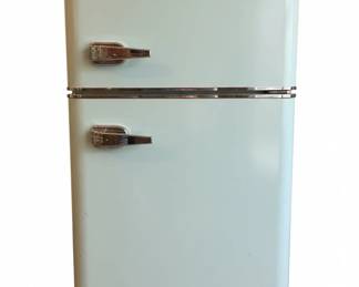 Insignia Retro Mini Refrigerator