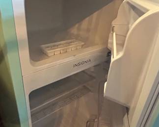 Insignia Retro Mini Refrigerator second image