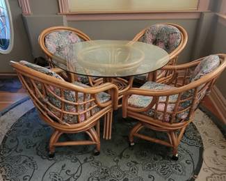 Casual dining set 