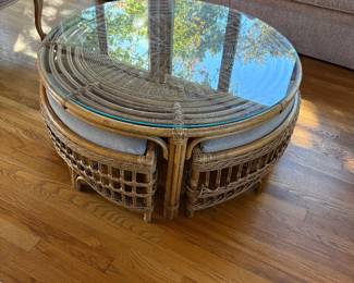 Rattan coffee table with 4 nesting stools