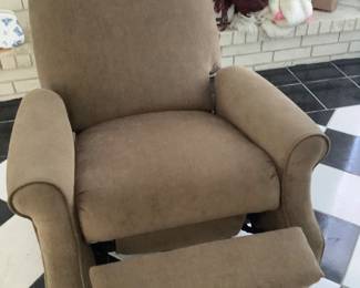 Recliner by push in Metairie by appt