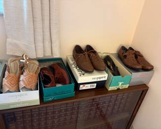 ladies shoes - size 8