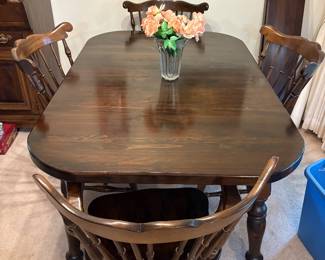 Pennsylvania House table, 4 chairs, 2 leaves, and server