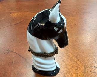 Limoges Peint Main Chess Knight Trinket Box