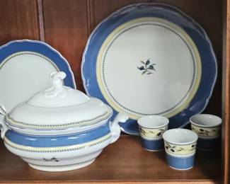 Hutschenreuther Medley Porcelain Dinnerware Service