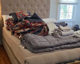 Queen Sleighbed,  Linens
