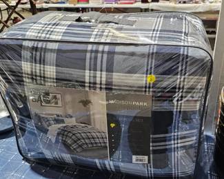 COMFORTER 