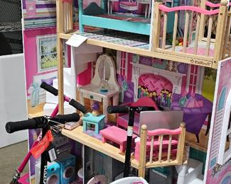 DOLL HOUSE