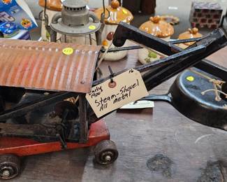 VINTAGE METAL TOY