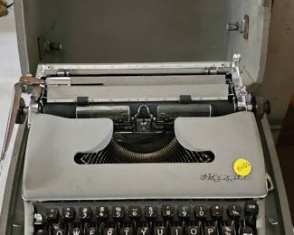 VINTAGE TYPEWRITER