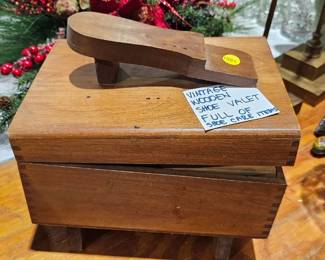 WOODEN SHOESHINE BOX