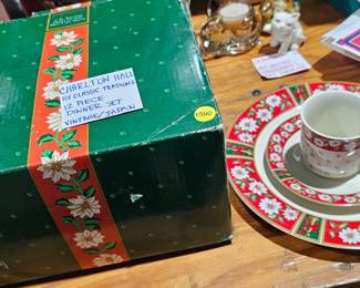 CHRISTMAS DISHES LOT