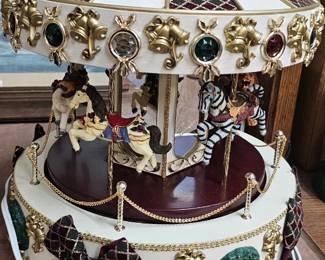 CAROUSEL DECOR