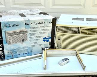 6000 BTU Frigidaire Window Unit A/C with Remote #2