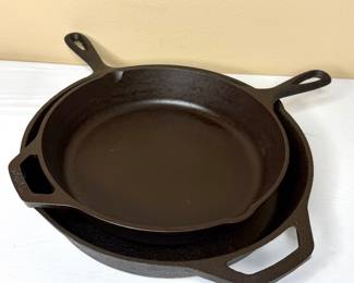 Set of 2 Cast Iron Pans - One Lodge