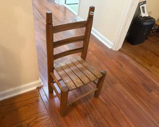 VINTAGE WOODEN CHAIR