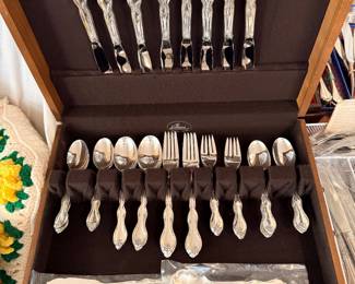 Stainless steel flatware