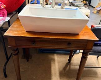 Freestanding vessel sink vanity