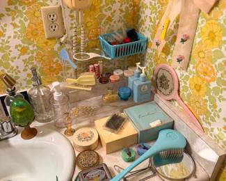 Vintage makeup and hair accessories