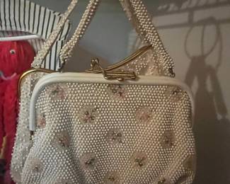 Vintage Lumured Corde-Bead Floral Handbag