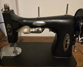 Antique White sewing machine 