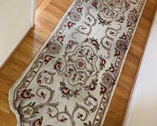 89 Royal Palace Canterbury 2.5 X 8 Wool Runner