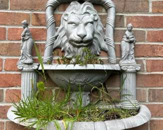 89 Lions Head Resin Wall Planter
